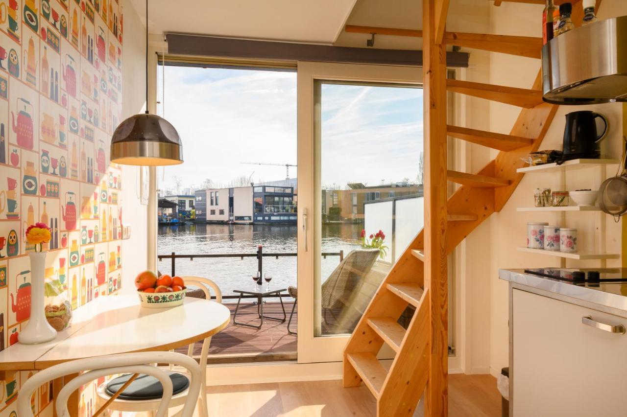 Houseboat Studio With Canalview And Free Bikes Amesterdão Exterior foto