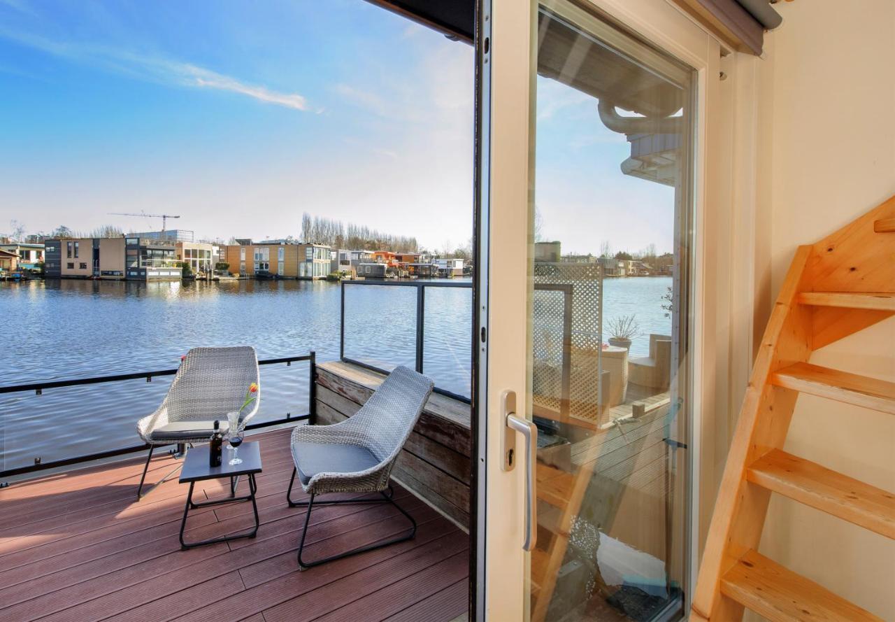 Houseboat Studio With Canalview And Free Bikes Amesterdão Exterior foto